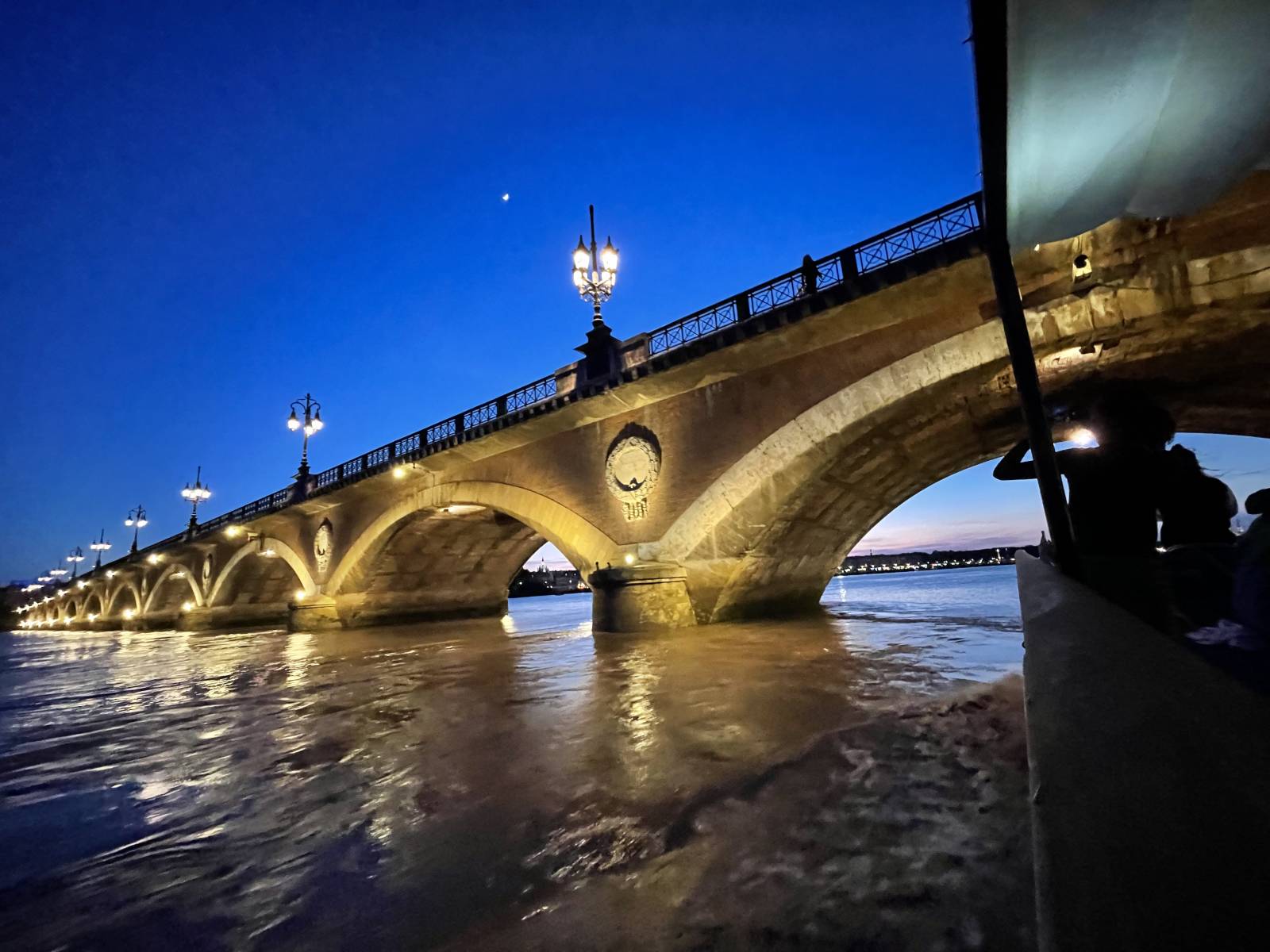 Contactez nous pour réserver votre balade en bateau