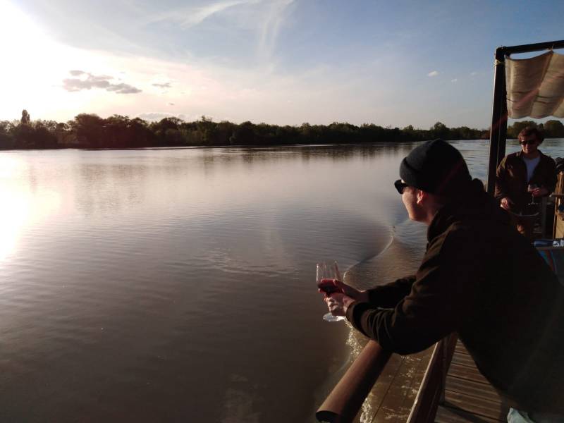 Promenade en bateau avec une dégustation de vin bordelais à Bordeaux