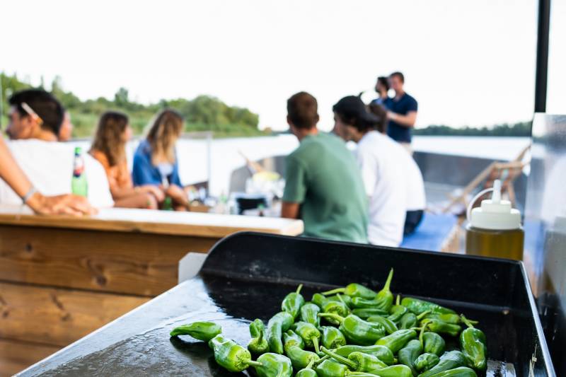 bateau bordeaux garonne restaurant