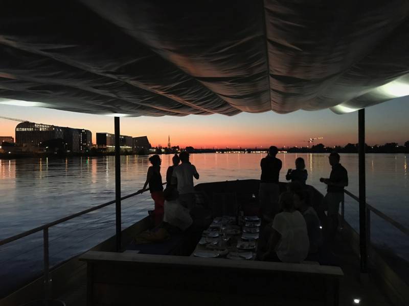 Visite de la ville de Bordeaux pour une soirée entre amis