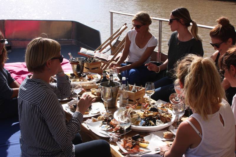 Balade en bateau avec dégustation de produits régionaux à Bordeaux