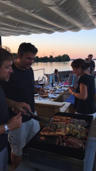 Enterrement de vie de garçon sur un bateau à bordeaux EVG