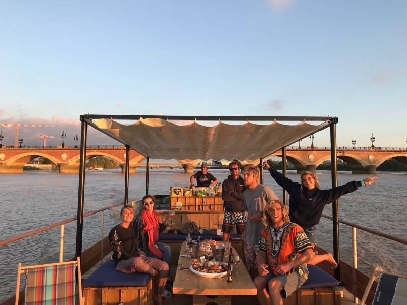 bateau pont de pierre bordeaux sur l'eau balade croisière apéro