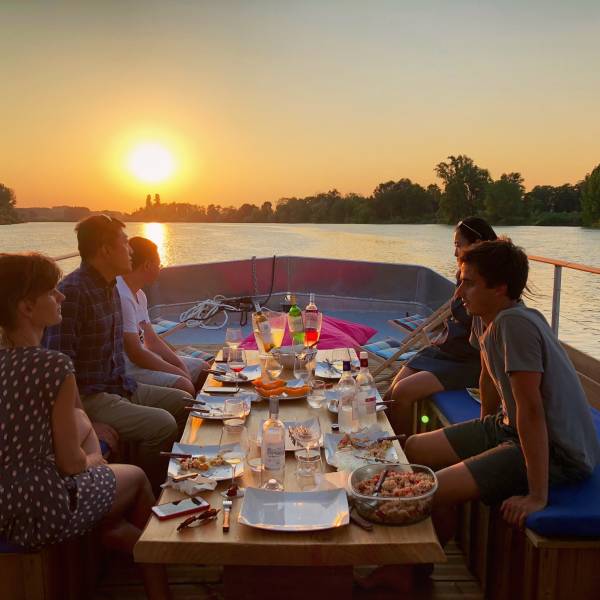 bateau bordeaux croisière iles garonne diner déjeuner repas d'affaire
