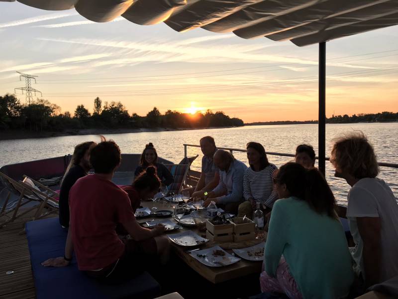 Idée cadeau pour la fête des mères : une balade en bateau à Bordeaux