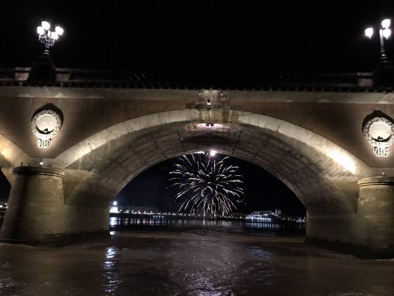 feux d'artifice bordeaux bateau garonne