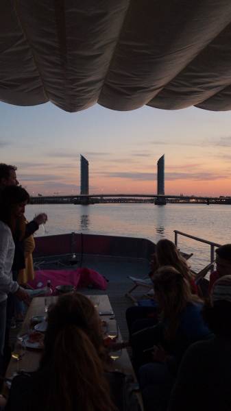balade sur la Garonne en bateau à Bordeaux 