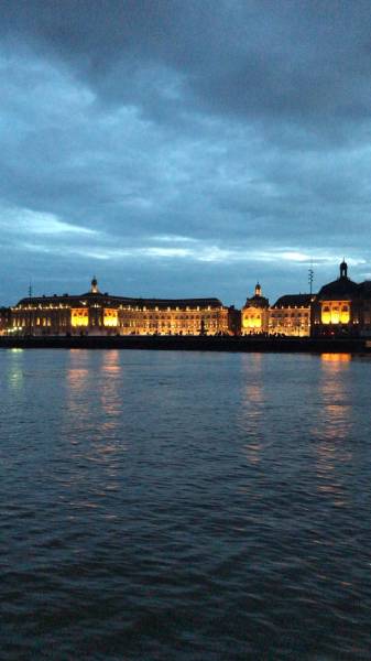 balade sur la Garonne en bateau à Bordeaux 