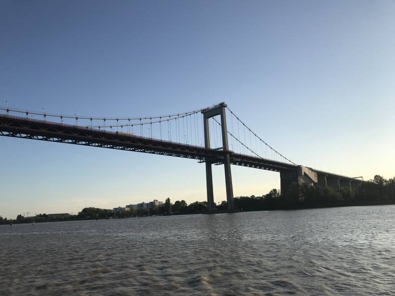bateau pont d'aquitaine bordeaux sur l'eau balade croisière