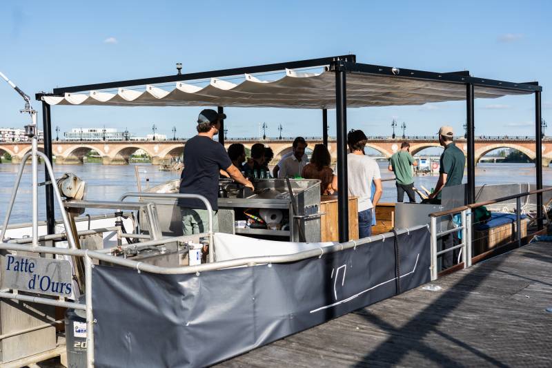 Team building sur un bateau à Bordeaux
